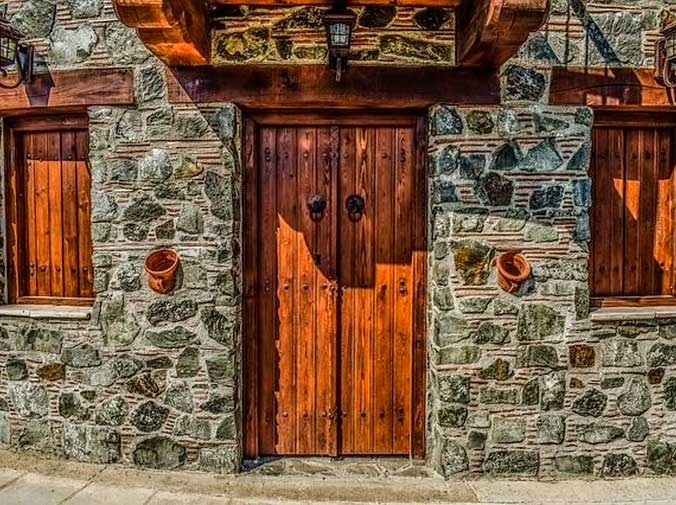Grupo Serliman puerta de madera